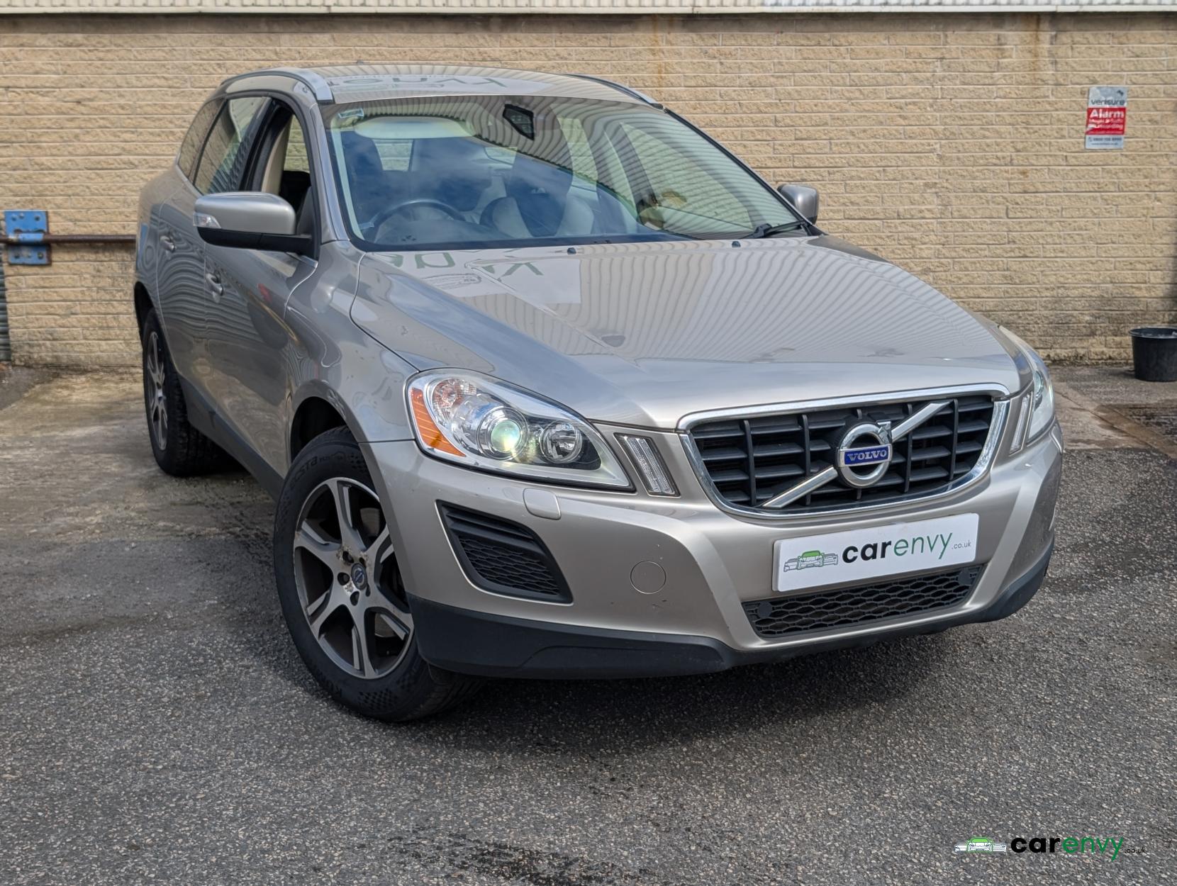 Volvo XC60 2.4 D5 SE Lux SUV 5dr Diesel Manual AWD Euro 5 (s/s) (215 ps)