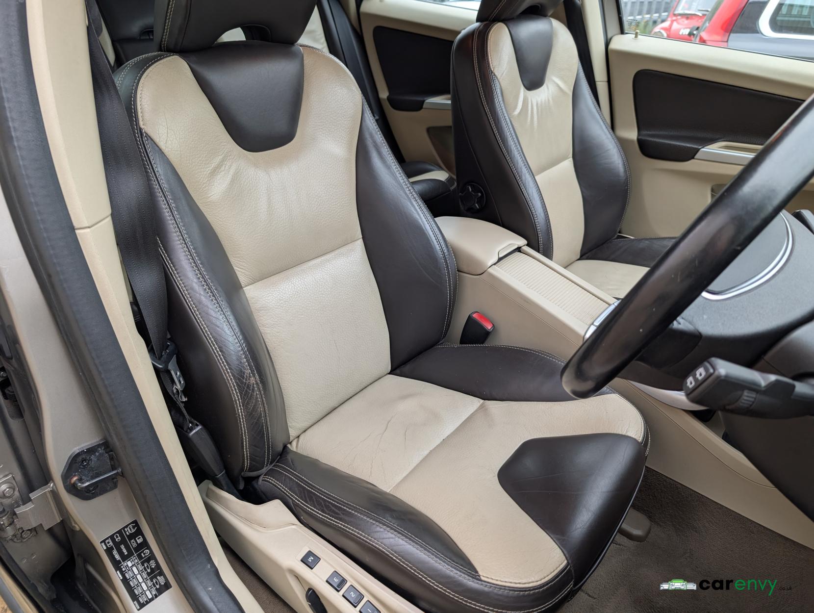 Volvo XC60 2.4 D5 SE Lux SUV 5dr Diesel Manual AWD Euro 5 (s/s) (215 ps)