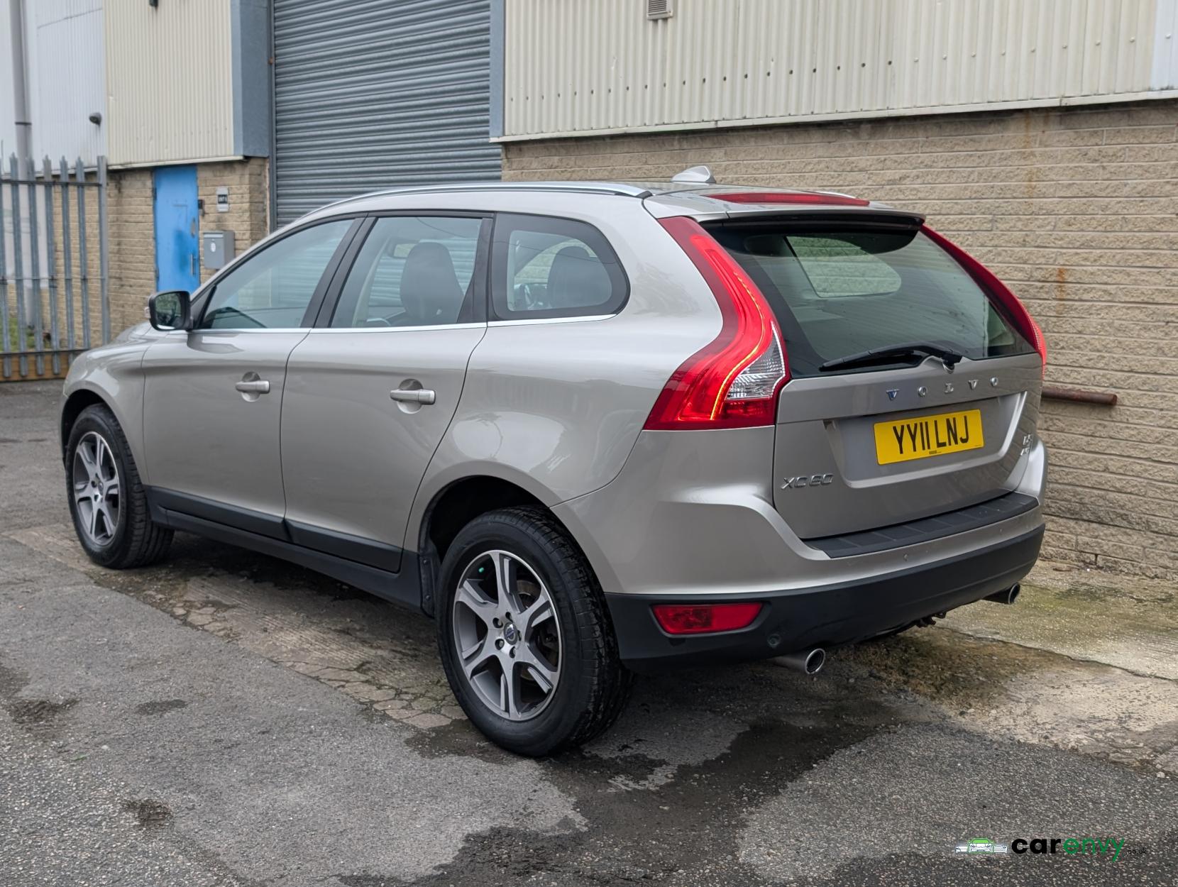 Volvo XC60 2.4 D5 SE Lux SUV 5dr Diesel Manual AWD Euro 5 (s/s) (215 ps)