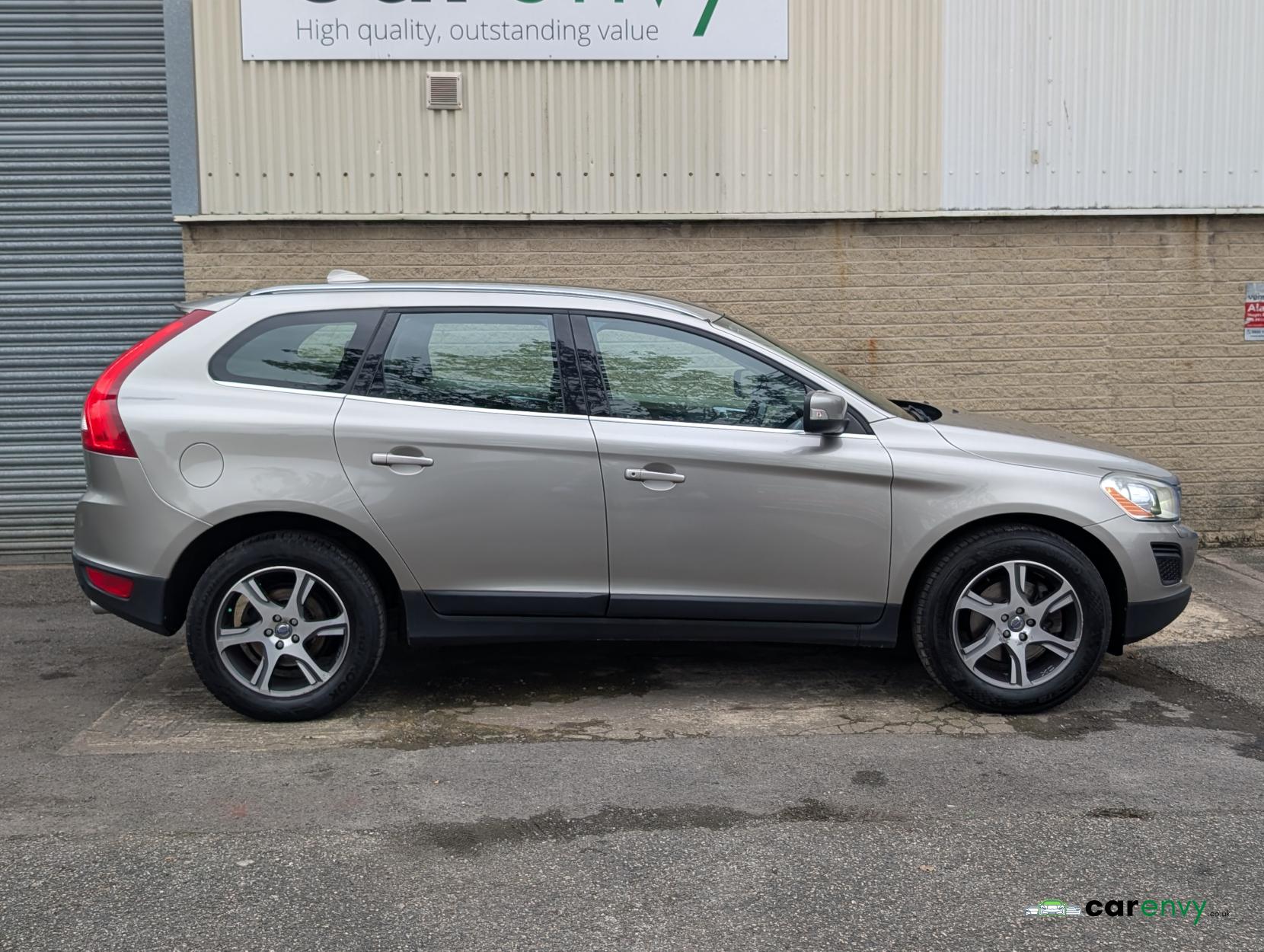 Volvo XC60 2.4 D5 SE Lux SUV 5dr Diesel Manual AWD Euro 5 (s/s) (215 ps)