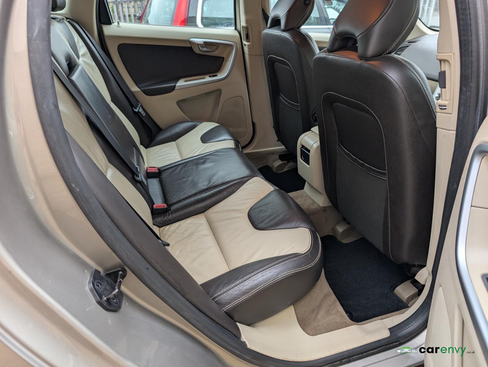 Volvo XC60 2.4 D5 SE Lux SUV 5dr Diesel Manual AWD Euro 5 (s/s) (215 ps)