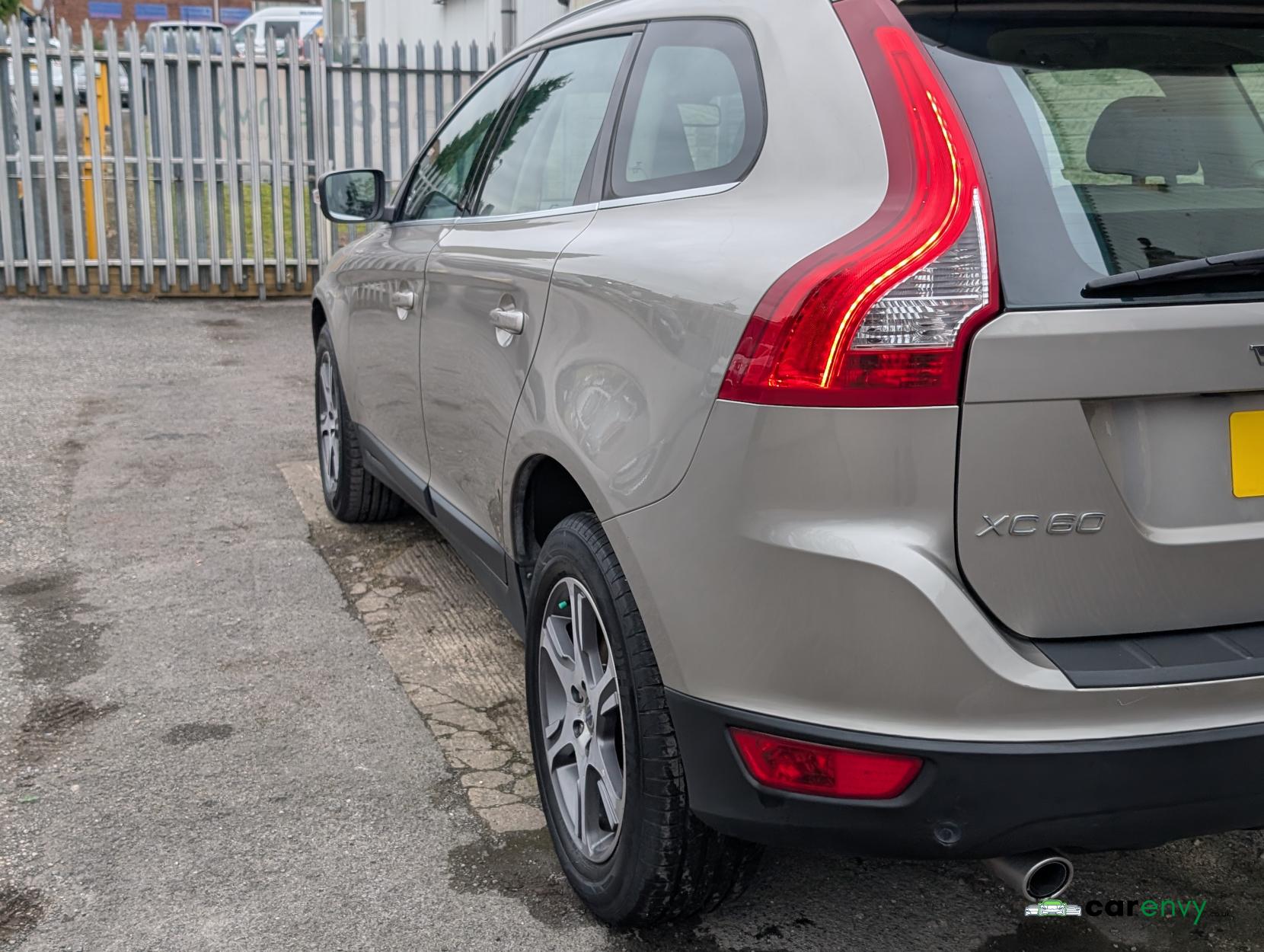 Volvo XC60 2.4 D5 SE Lux SUV 5dr Diesel Manual AWD Euro 5 (s/s) (215 ps)