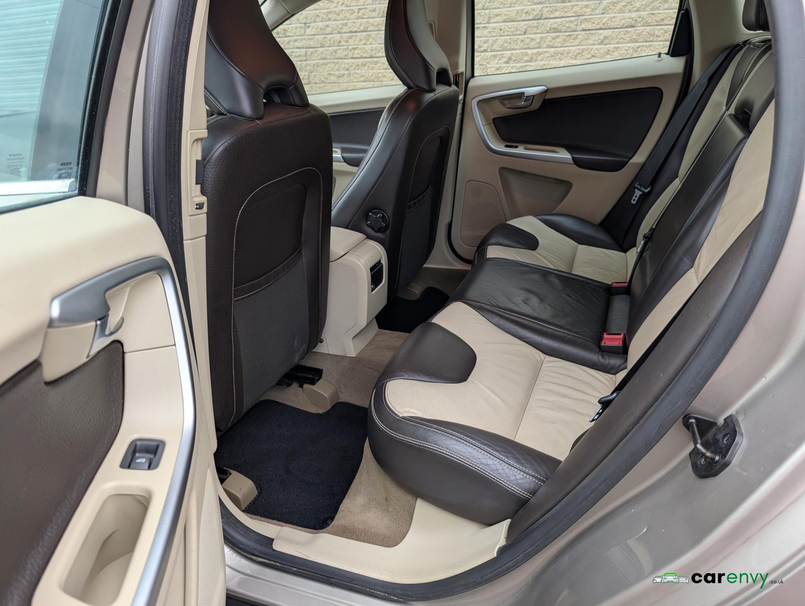 Volvo XC60 2.4 D5 SE Lux SUV 5dr Diesel Manual AWD Euro 5 (s/s) (215 ps)