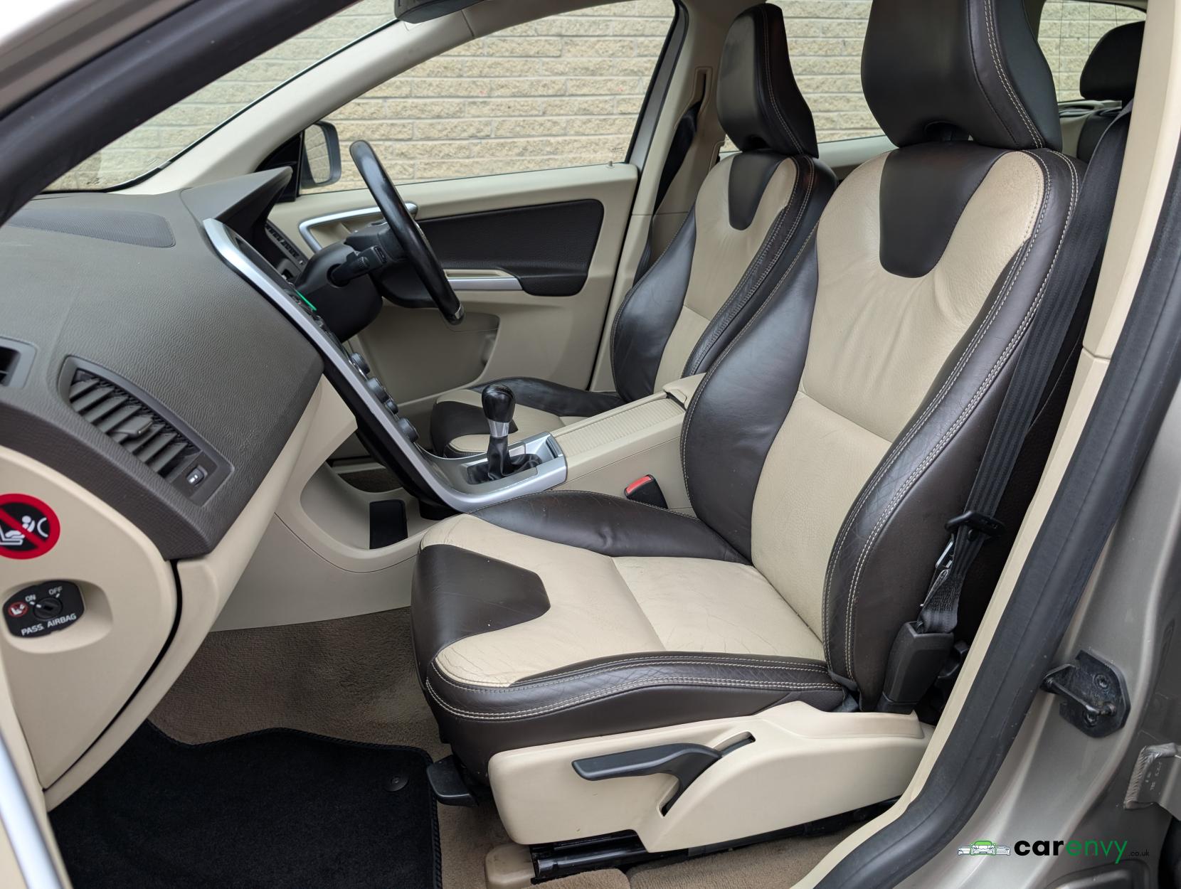 Volvo XC60 2.4 D5 SE Lux SUV 5dr Diesel Manual AWD Euro 5 (s/s) (215 ps)
