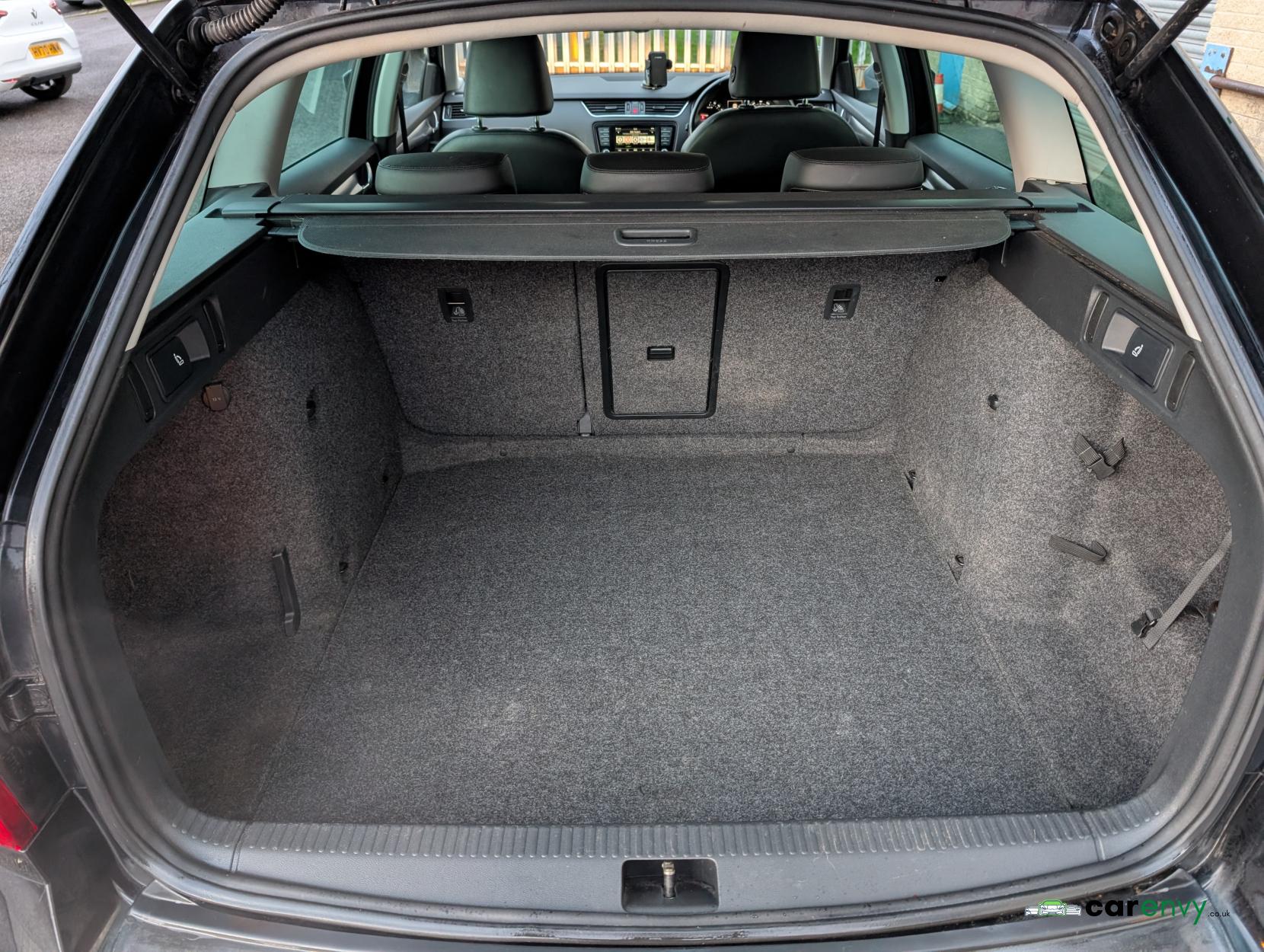 Skoda Octavia 2.0 TDI Scout Estate 5dr Diesel DSG 4WD Euro 6 (s/s) (184 ps)