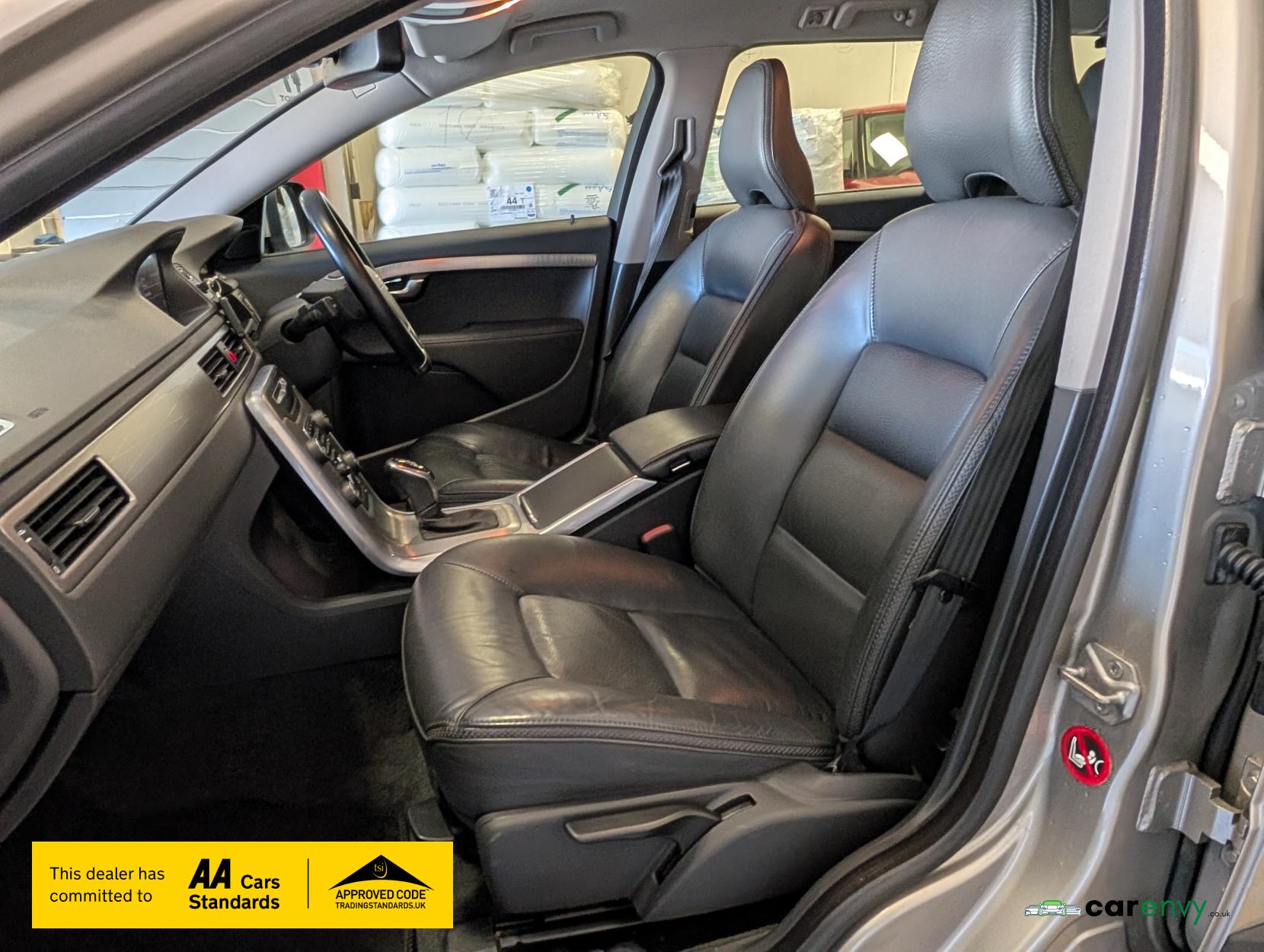 Volvo XC70 2.4 D4 SE Lux Estate 5dr Diesel Geartronic AWD Euro 5 (181 ps)