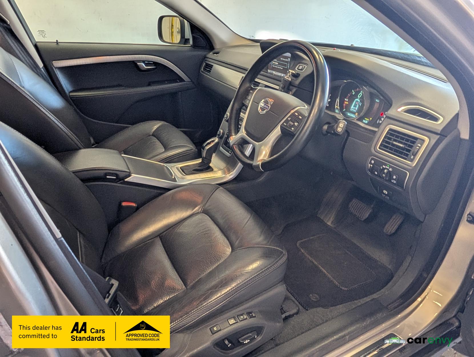 Volvo XC70 2.4 D4 SE Lux Estate 5dr Diesel Geartronic AWD Euro 5 (181 ps)