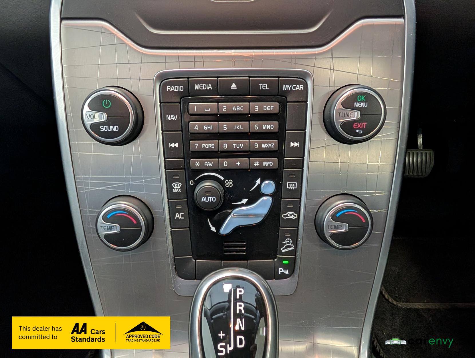 Volvo XC70 2.4 D4 SE Lux Estate 5dr Diesel Geartronic AWD Euro 5 (181 ps)