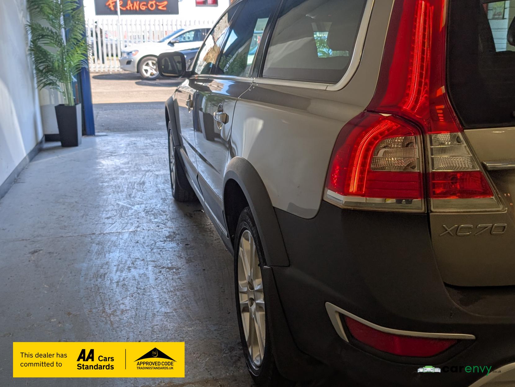 Volvo XC70 2.4 D4 SE Lux Estate 5dr Diesel Geartronic AWD Euro 5 (181 ps)