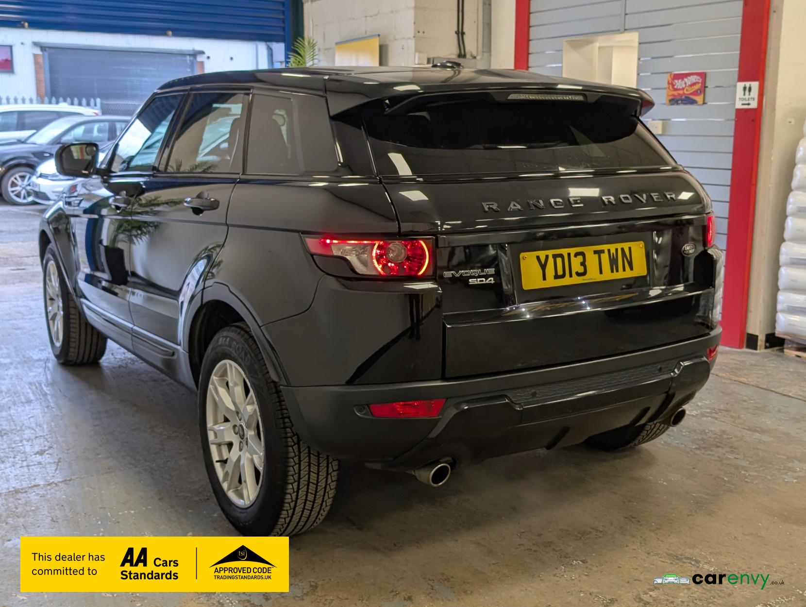 Land Rover Range Rover Evoque 2.2 SD4 Pure SUV 5dr Diesel Auto 4WD Euro 5 (190 ps)