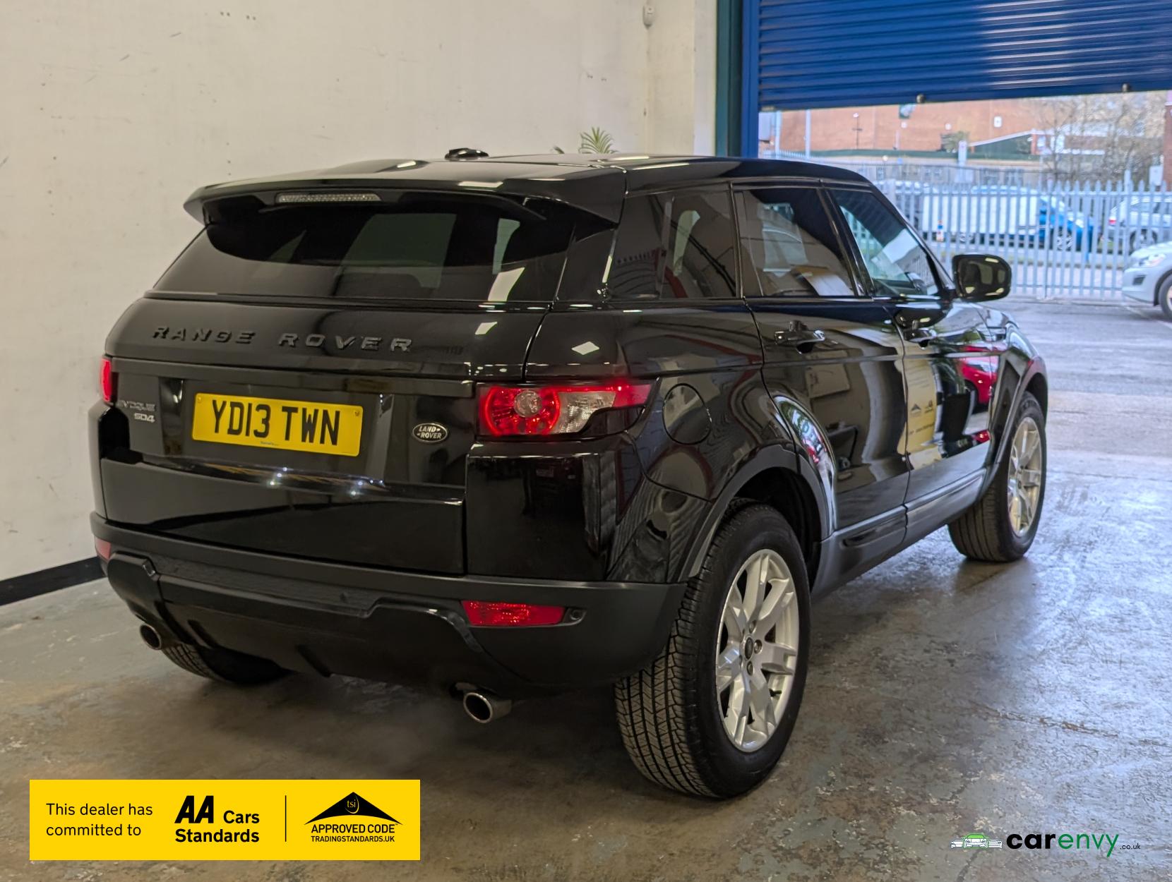 Land Rover Range Rover Evoque 2.2 SD4 Pure SUV 5dr Diesel Auto 4WD Euro 5 (190 ps)