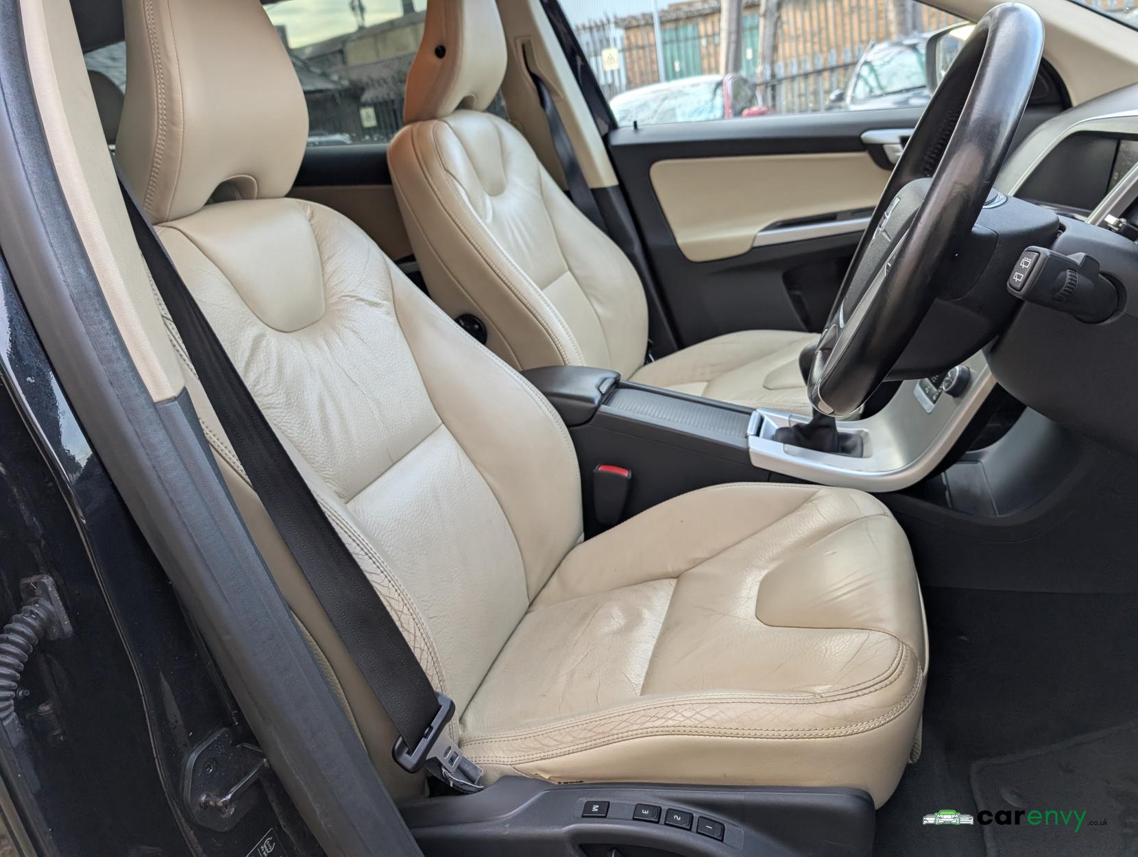 Volvo XC60 2.4 D5 SE Lux SUV 5dr Diesel Manual AWD Euro 5 (s/s) (215 ps)