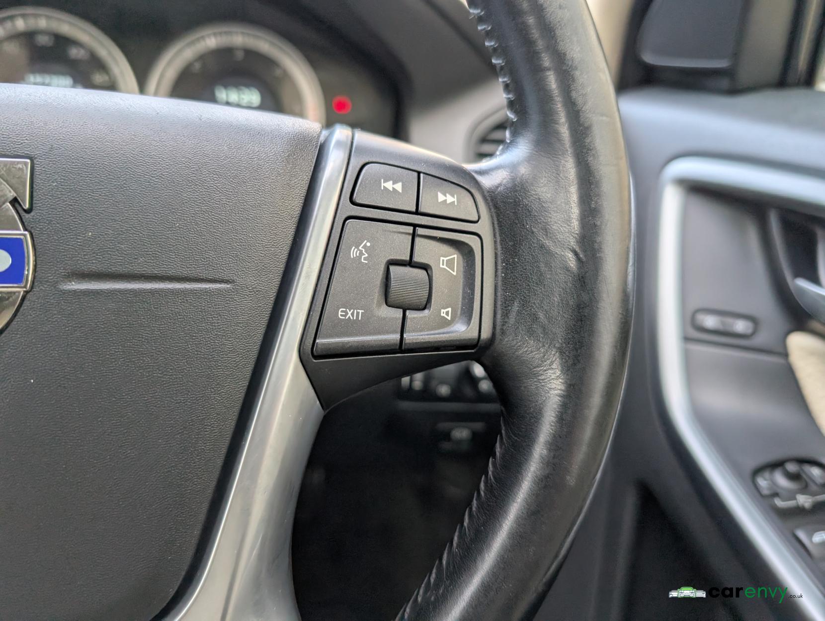 Volvo XC60 2.4 D5 SE Lux SUV 5dr Diesel Manual AWD Euro 5 (s/s) (215 ps)