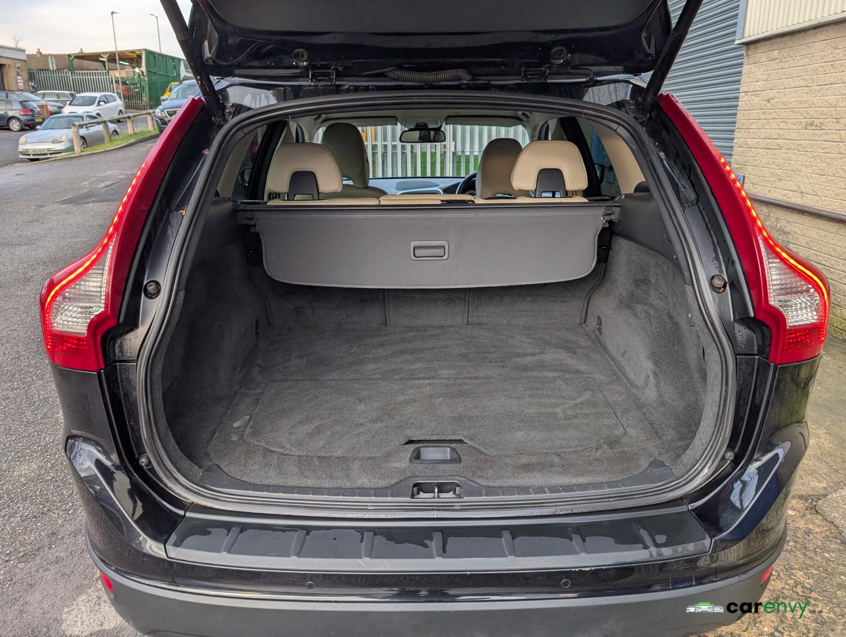 Volvo XC60 2.4 D5 SE Lux SUV 5dr Diesel Manual AWD Euro 5 (s/s) (215 ps)