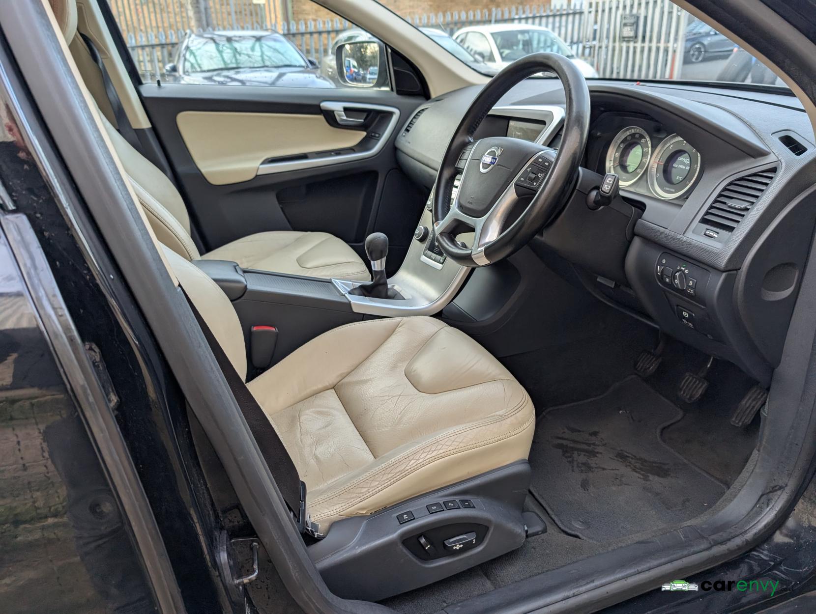 Volvo XC60 2.4 D5 SE Lux SUV 5dr Diesel Manual AWD Euro 5 (s/s) (215 ps)