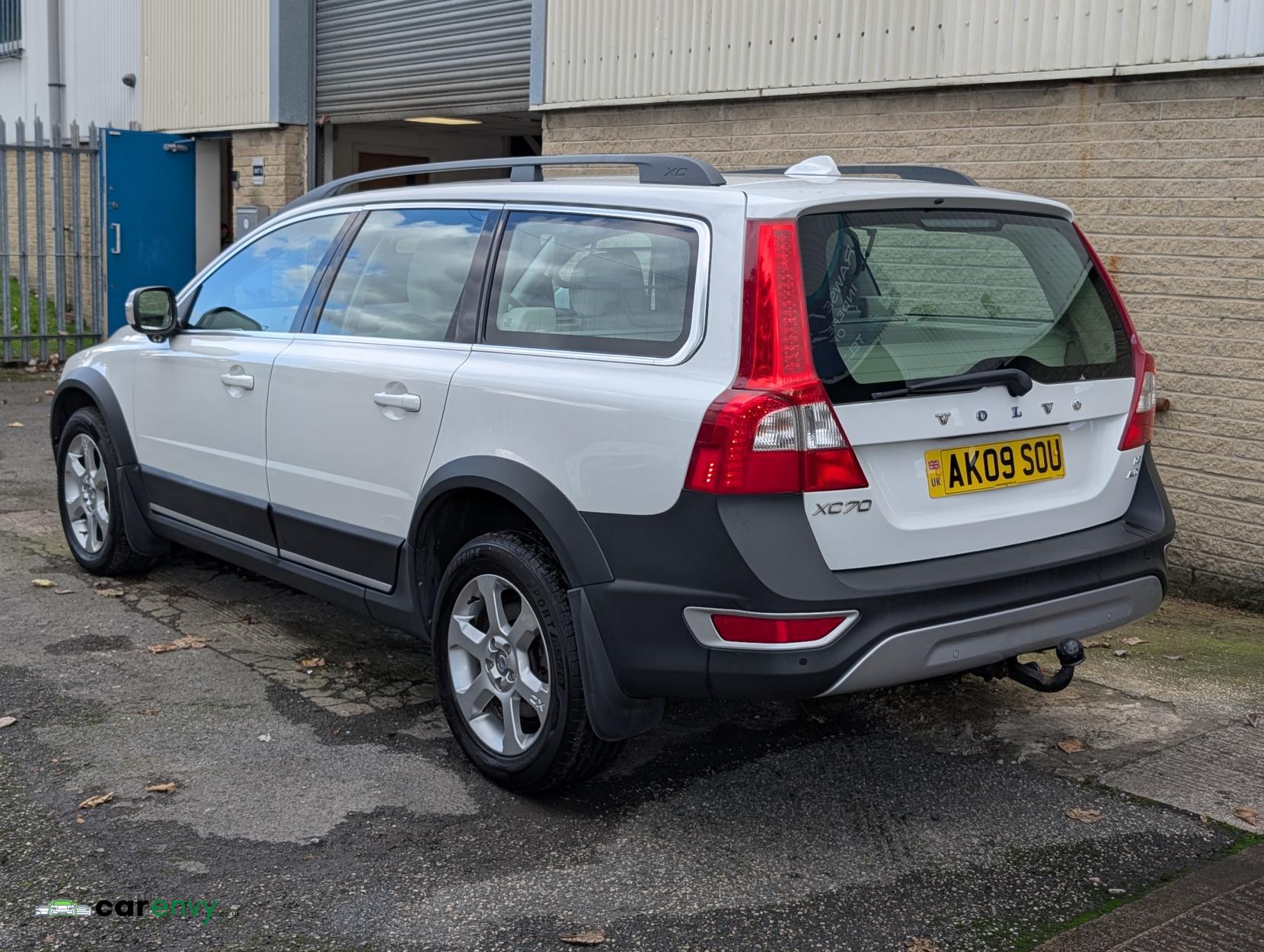 Volvo XC70 2.4 D5 SE Lux Estate 5dr Diesel Geartronic AWD Euro 4 (185 ps)