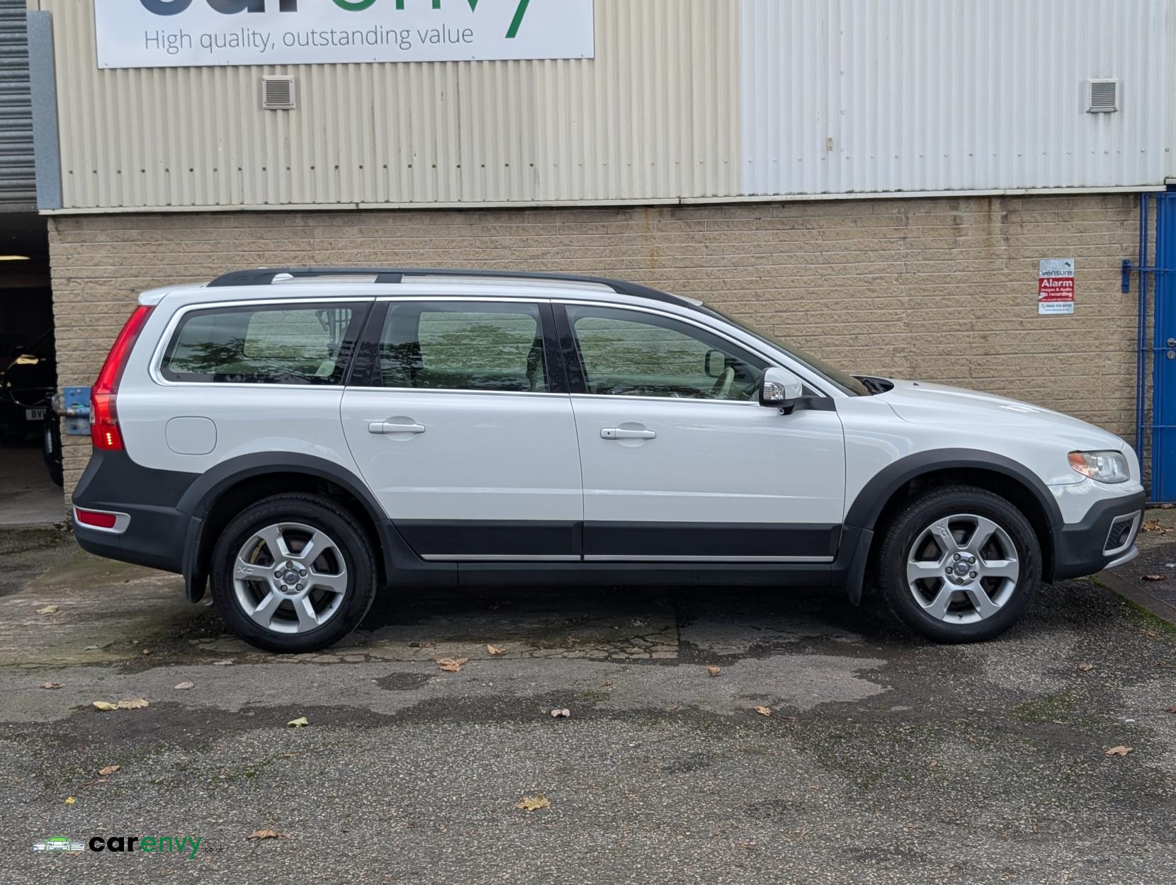 Volvo XC70 2.4 D5 SE Lux Estate 5dr Diesel Geartronic AWD Euro 4 (185 ps)