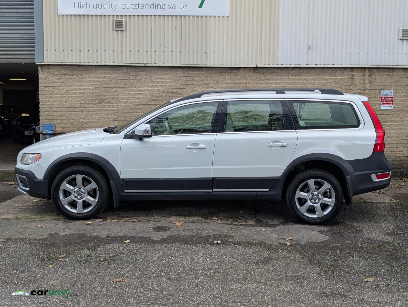 Volvo XC70 2.4 D5 SE Lux Estate 5dr Diesel Geartronic AWD Euro 4 (185 ps)