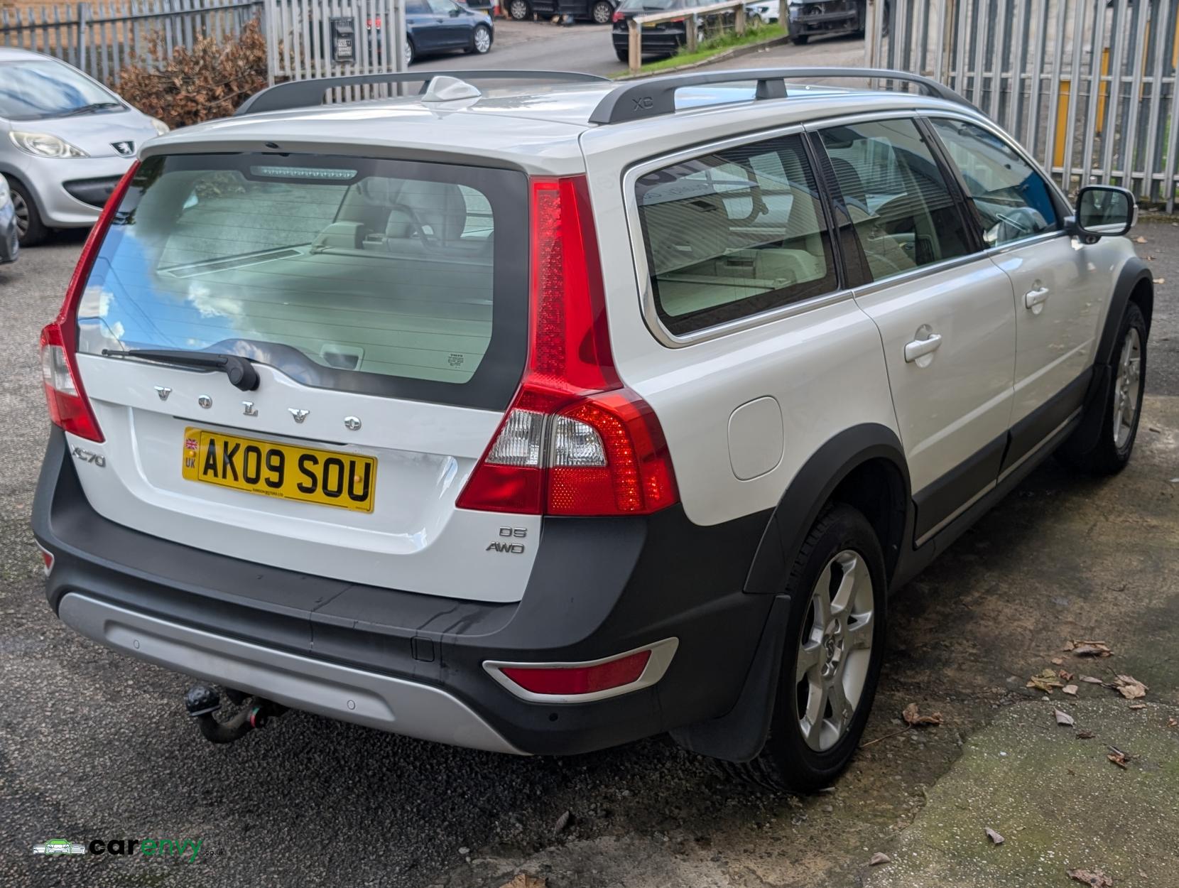 Volvo XC70 2.4 D5 SE Lux Estate 5dr Diesel Geartronic AWD Euro 4 (185 ps)