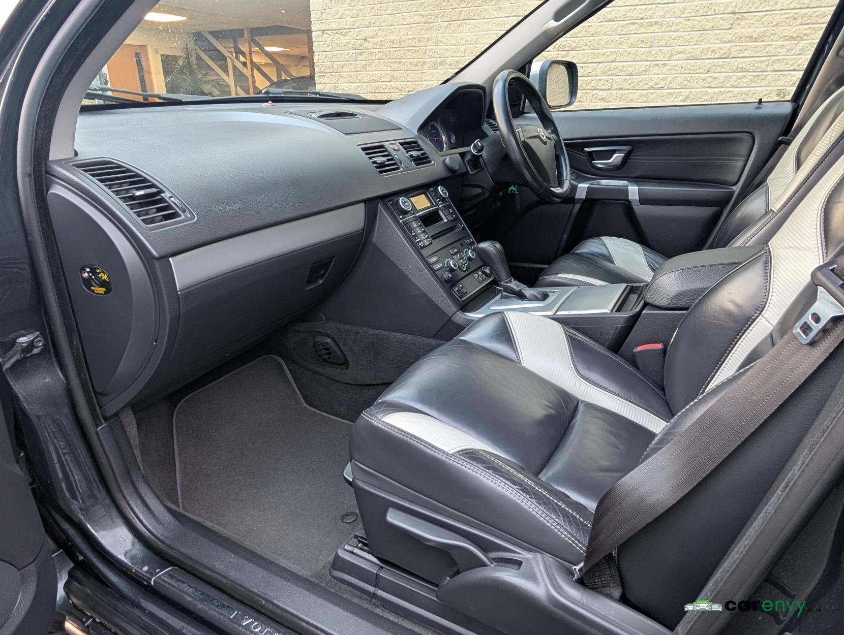 Volvo XC90 2.4 D5 R-Design Nav SUV 5dr Diesel Geartronic 4WD Euro 5 (200 ps)