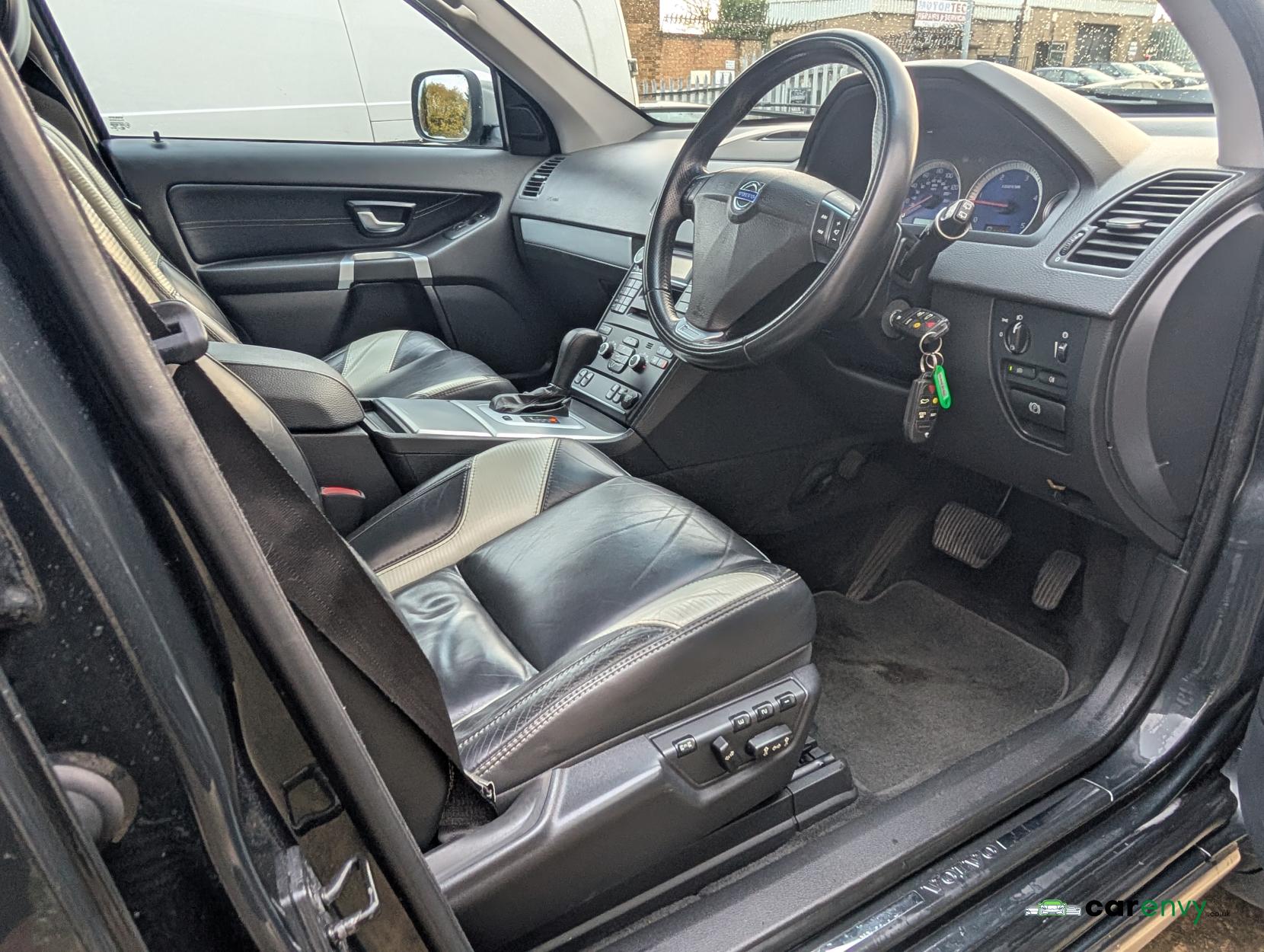 Volvo XC90 2.4 D5 R-Design Nav SUV 5dr Diesel Geartronic 4WD Euro 5 (200 ps)