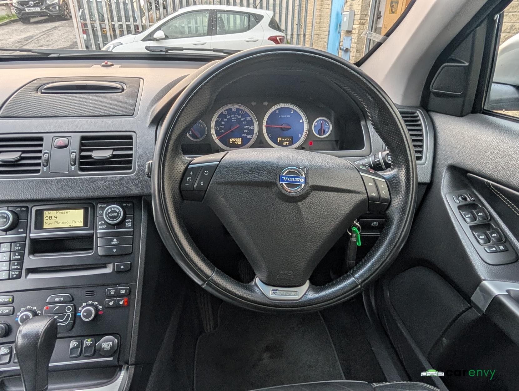 Volvo XC90 2.4 D5 R-Design Nav SUV 5dr Diesel Geartronic 4WD Euro 5 (200 ps)