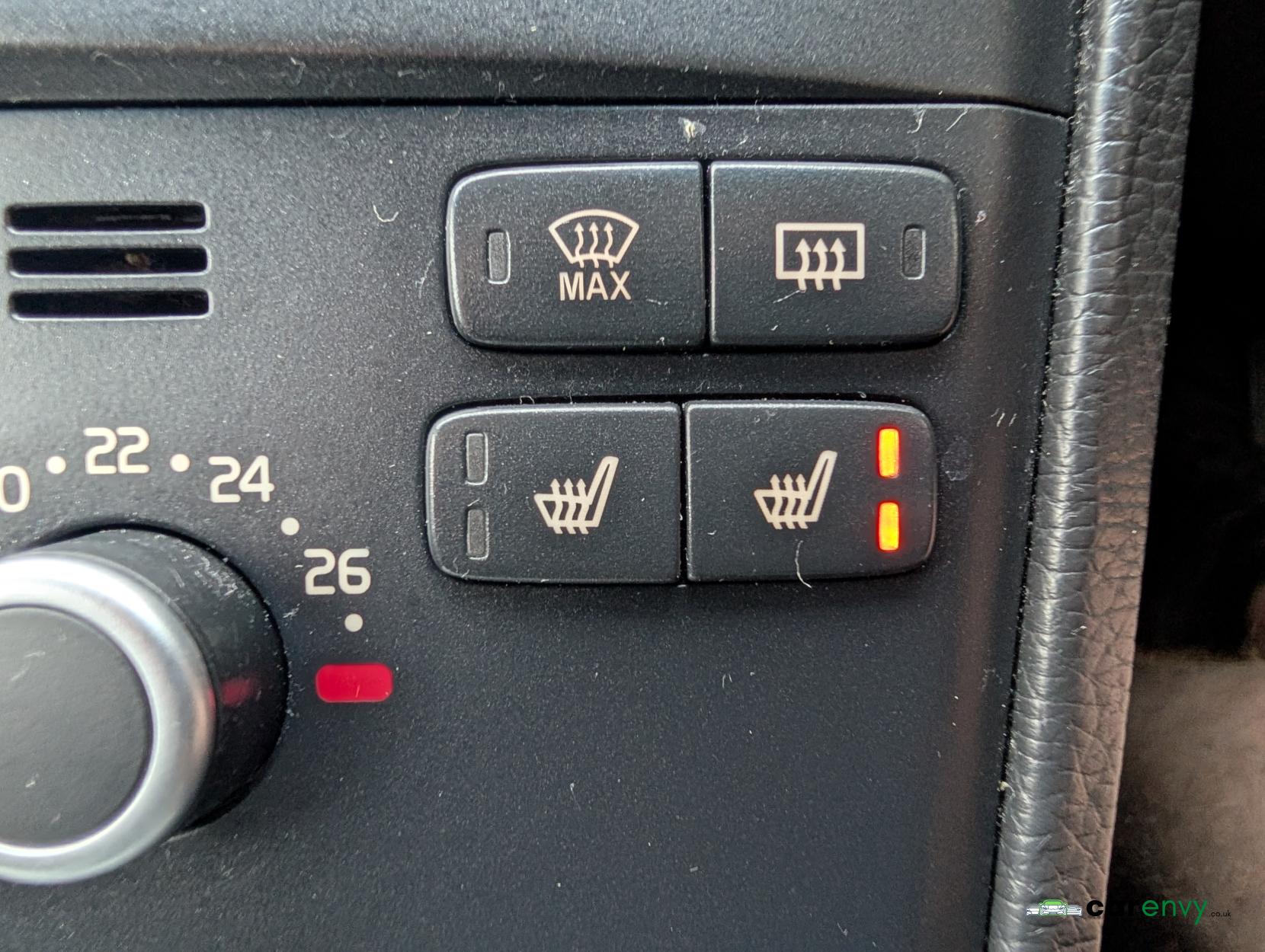 Volvo XC90 2.4 D5 R-Design Nav SUV 5dr Diesel Geartronic 4WD Euro 5 (200 ps)