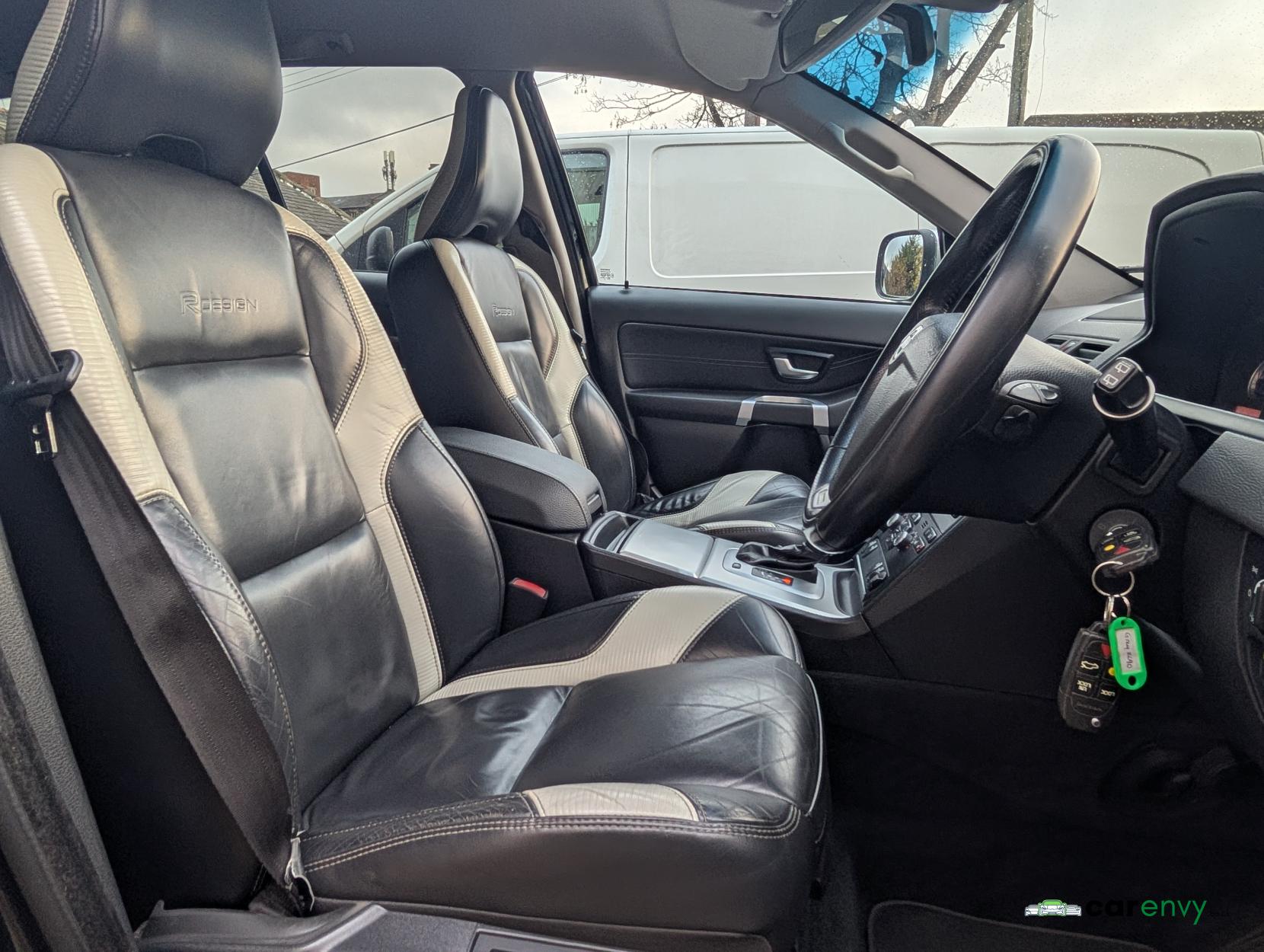 Volvo XC90 2.4 D5 R-Design Nav SUV 5dr Diesel Geartronic 4WD Euro 5 (200 ps)