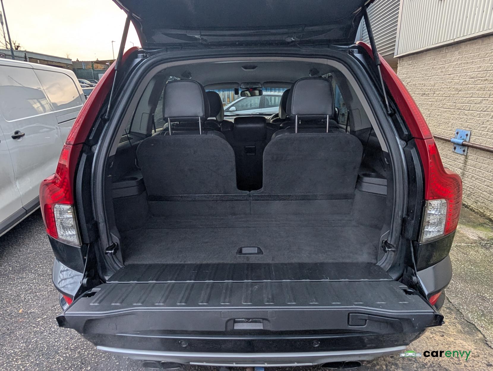 Volvo XC90 2.4 D5 R-Design Nav SUV 5dr Diesel Geartronic 4WD Euro 5 (200 ps)