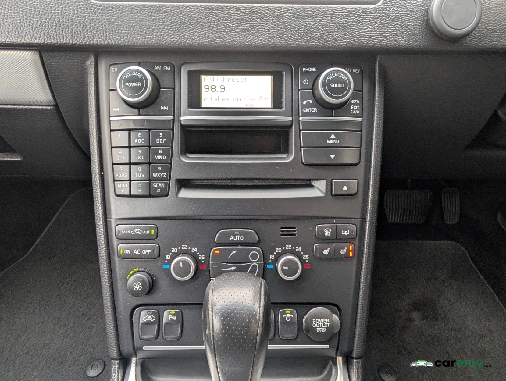 Volvo XC90 2.4 D5 R-Design Nav SUV 5dr Diesel Geartronic 4WD Euro 5 (200 ps)