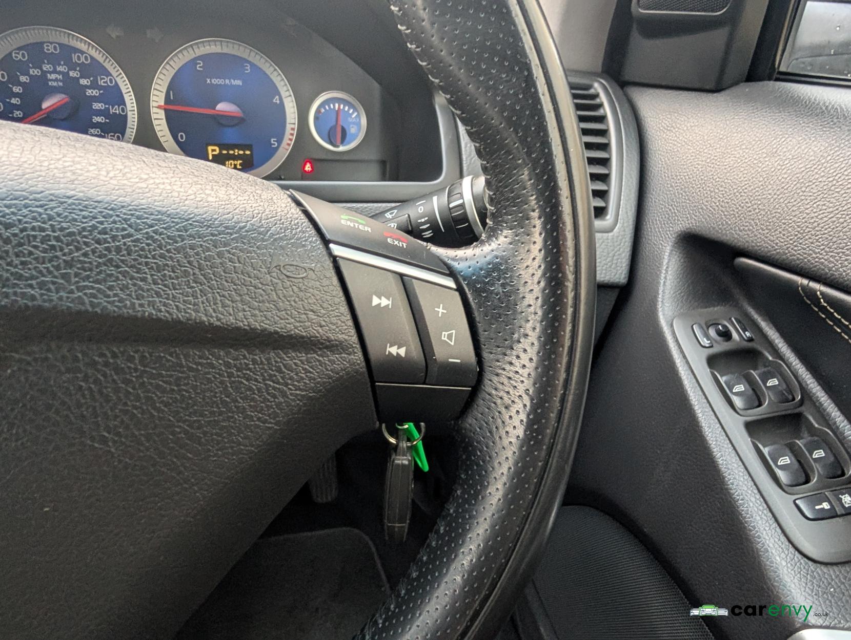 Volvo XC90 2.4 D5 R-Design Nav SUV 5dr Diesel Geartronic 4WD Euro 5 (200 ps)