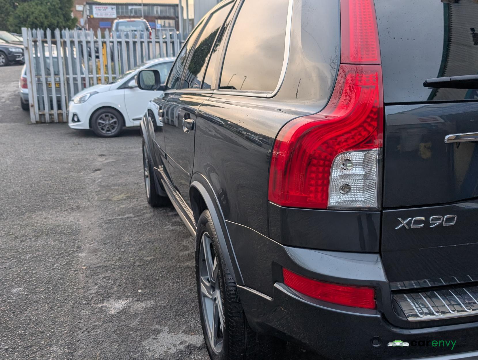 Volvo XC90 2.4 D5 R-Design Nav SUV 5dr Diesel Geartronic 4WD Euro 5 (200 ps)