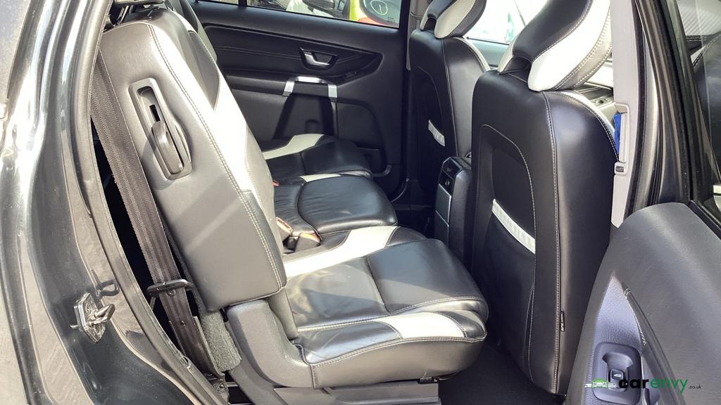 Volvo XC90 2.4 D5 R-Design Nav SUV 5dr Diesel Geartronic 4WD Euro 5 (200 ps)