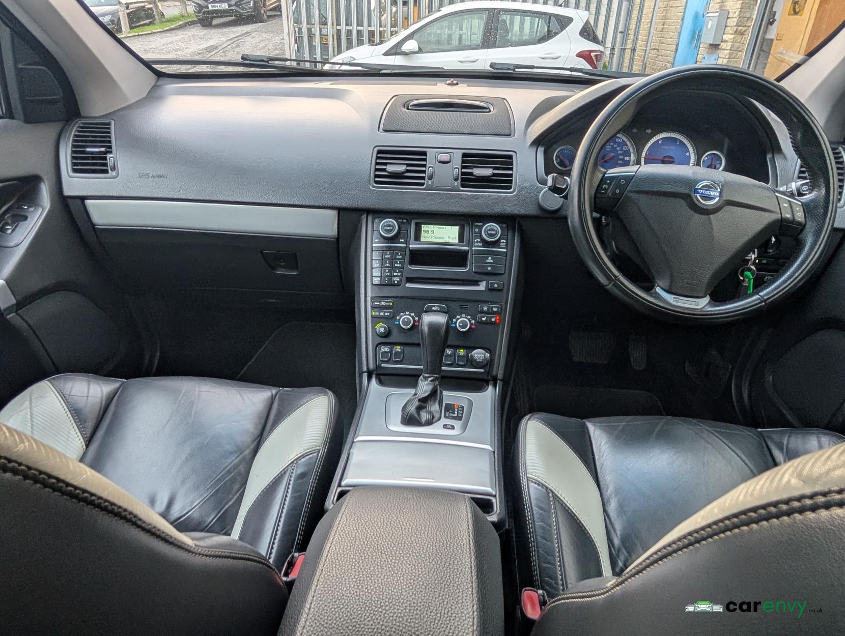 Volvo XC90 2.4 D5 R-Design Nav SUV 5dr Diesel Geartronic 4WD Euro 5 (200 ps)