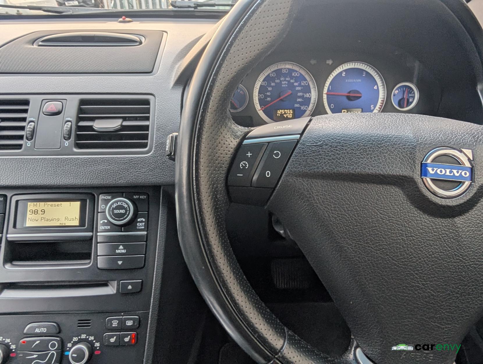 Volvo XC90 2.4 D5 R-Design Nav SUV 5dr Diesel Geartronic 4WD Euro 5 (200 ps)