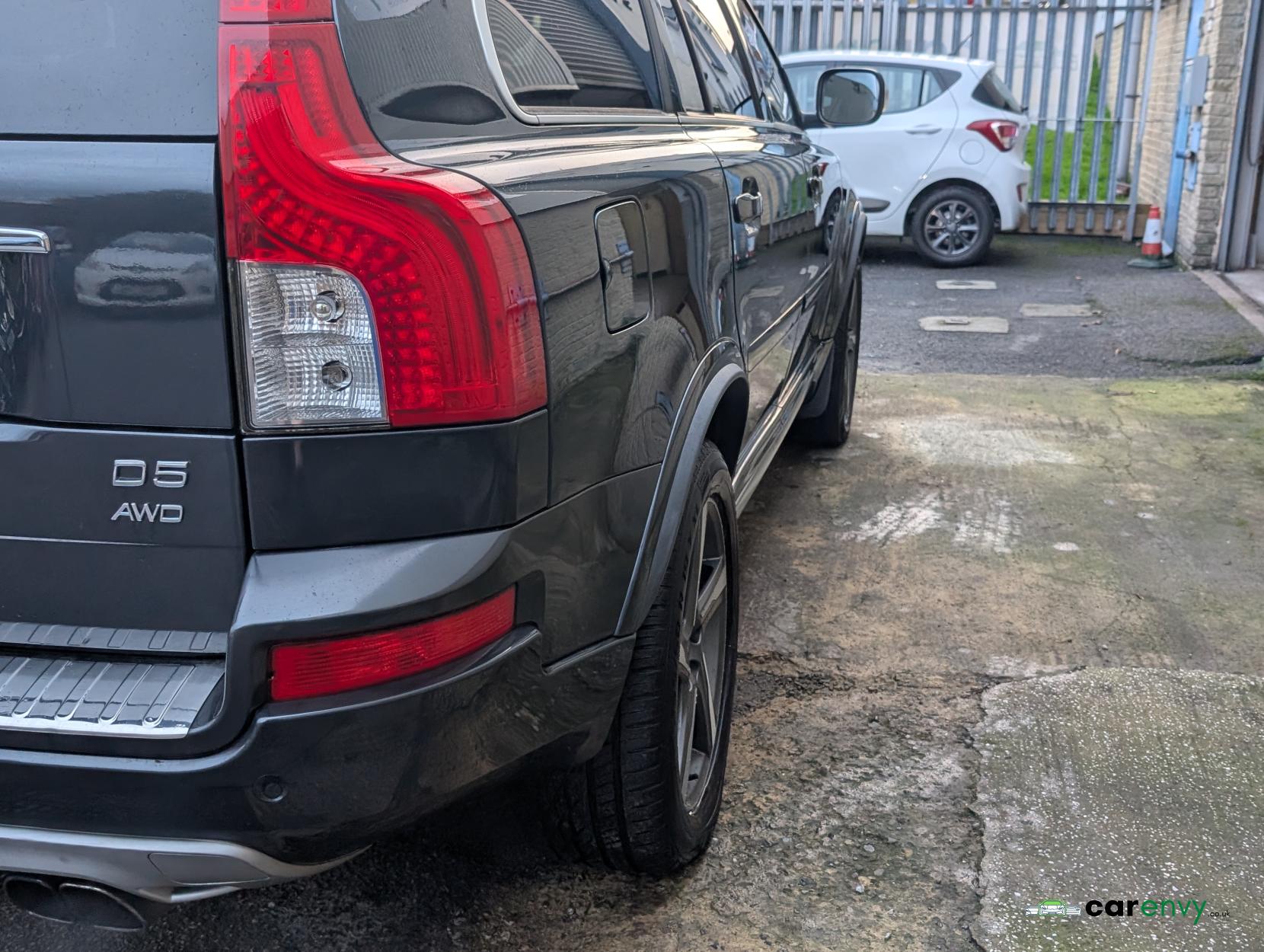 Volvo XC90 2.4 D5 R-Design Nav SUV 5dr Diesel Geartronic 4WD Euro 5 (200 ps)