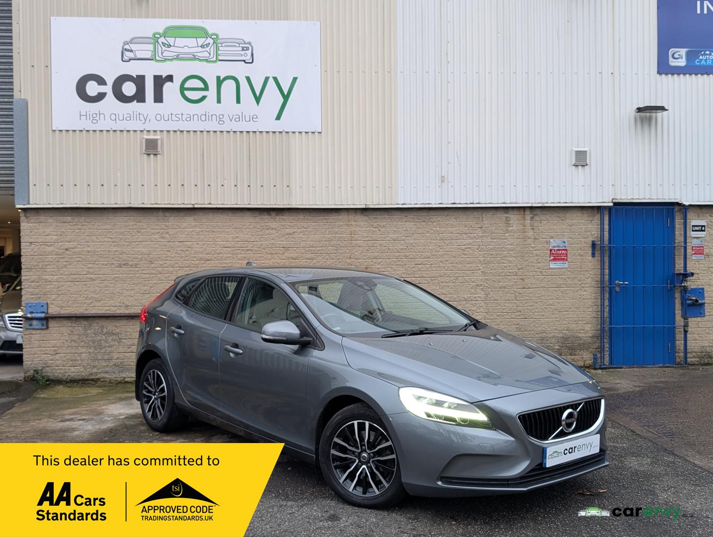 Volvo V40 2.0 T2 GPF Momentum Hatchback 5dr Petrol Manual Euro 6 (s/s) (122 ps)