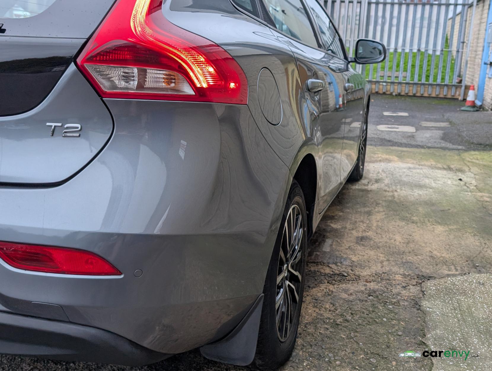 Volvo V40 2.0 T2 GPF Momentum Hatchback 5dr Petrol Manual Euro 6 (s/s) (122 ps)