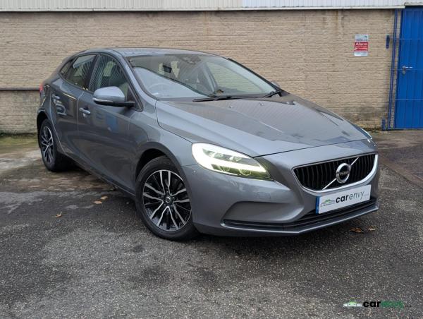 Volvo V40 2.0 T2 GPF Momentum Hatchback 5dr Petrol Manual Euro 6 (s/s) (122 ps)