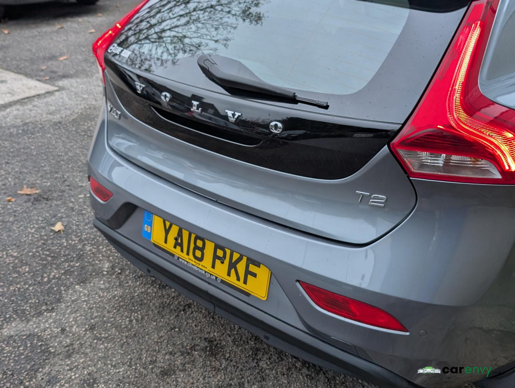 Volvo V40 2.0 T2 GPF Momentum Hatchback 5dr Petrol Manual Euro 6 (s/s) (122 ps)