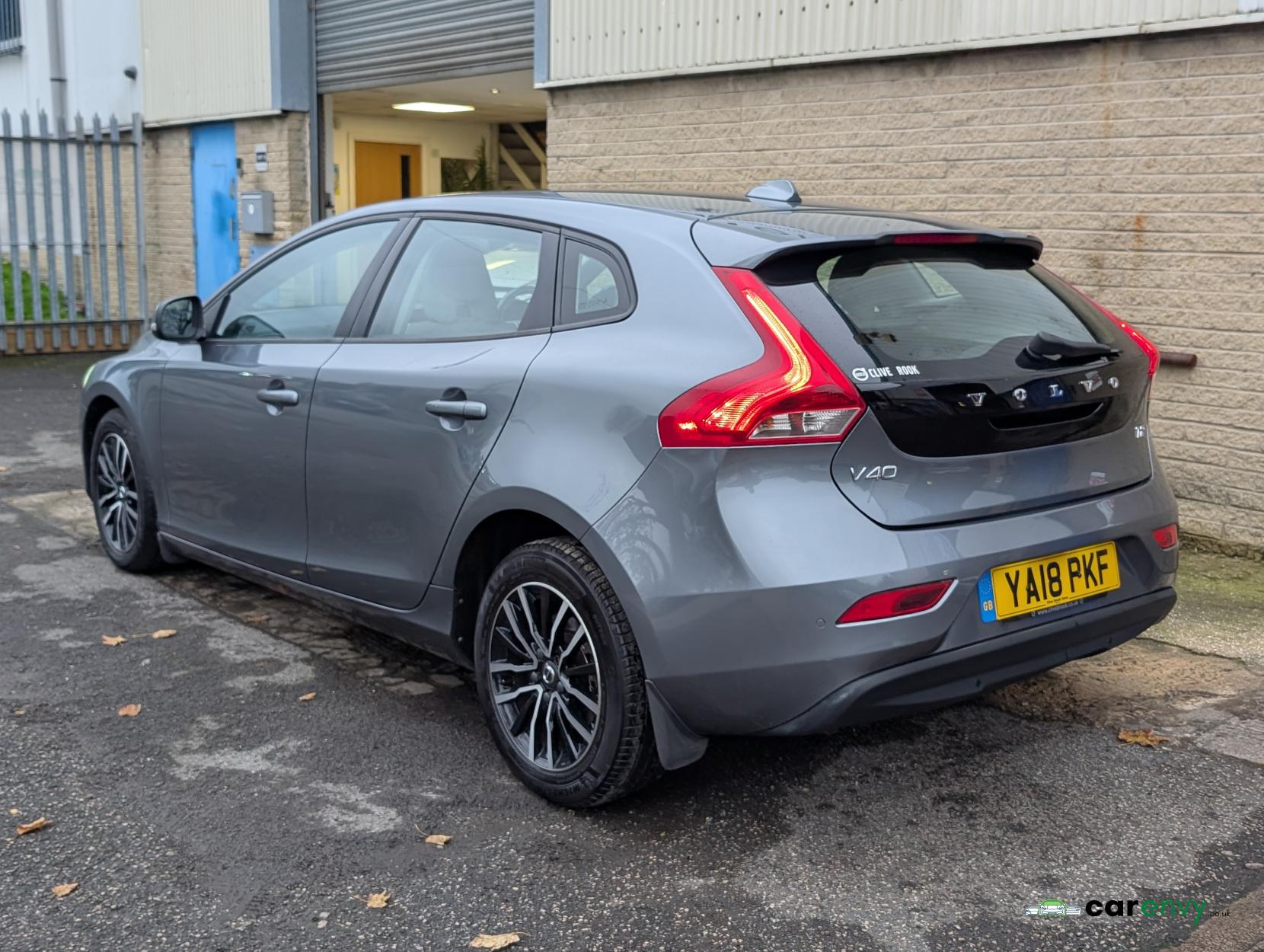 Volvo V40 2.0 T2 GPF Momentum Hatchback 5dr Petrol Manual Euro 6 (s/s) (122 ps)