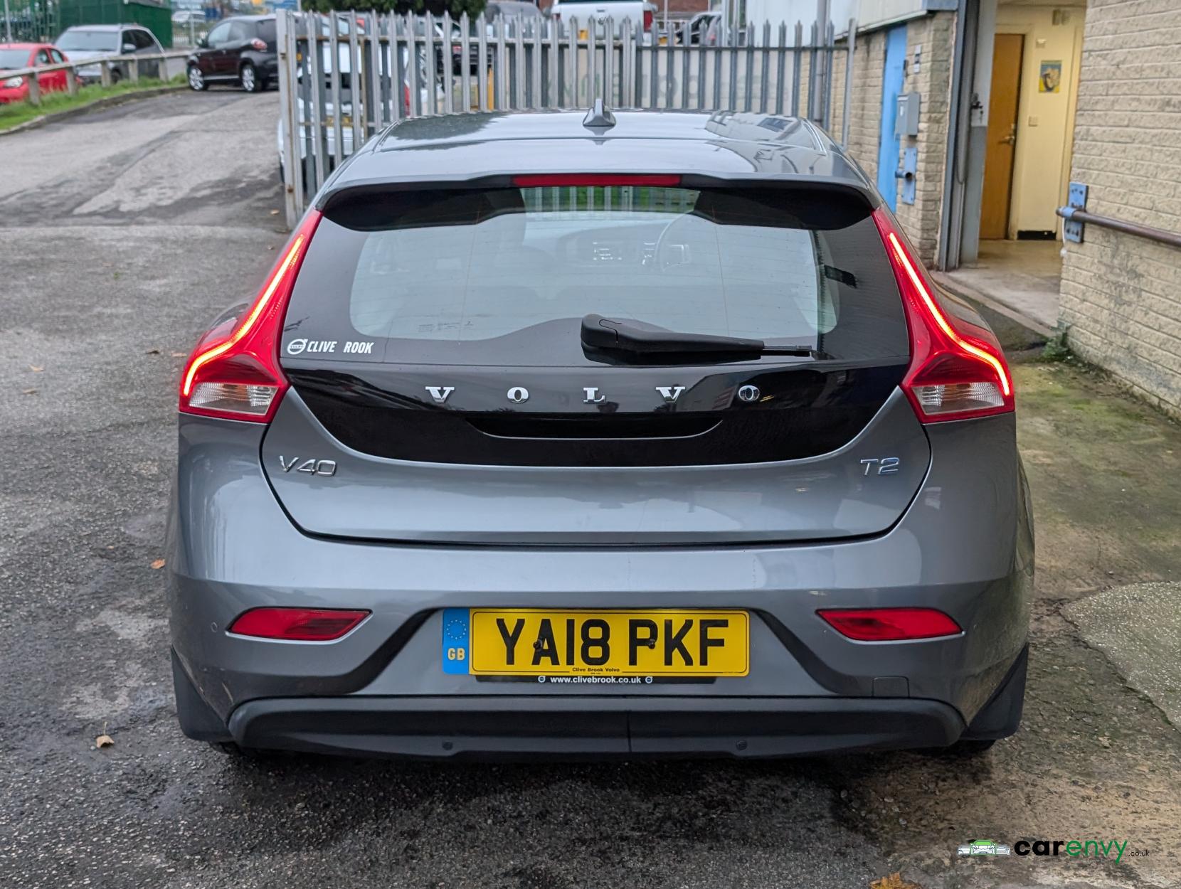 Volvo V40 2.0 T2 GPF Momentum Hatchback 5dr Petrol Manual Euro 6 (s/s) (122 ps)