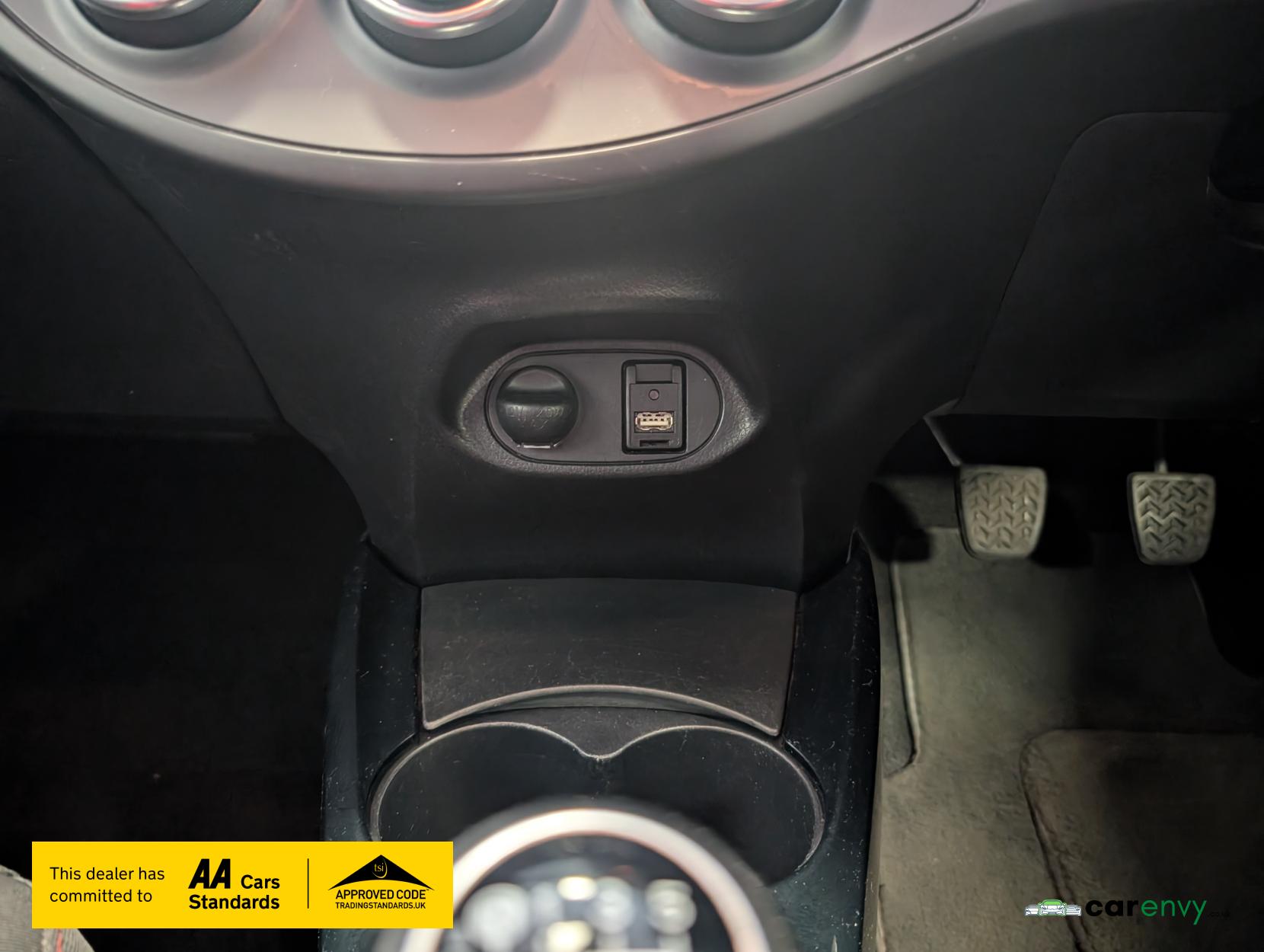 Toyota Yaris 1.33 Dual VVT-i Sport Hatchback 5dr Petrol Manual Euro 5 Euro 5 (99 ps)