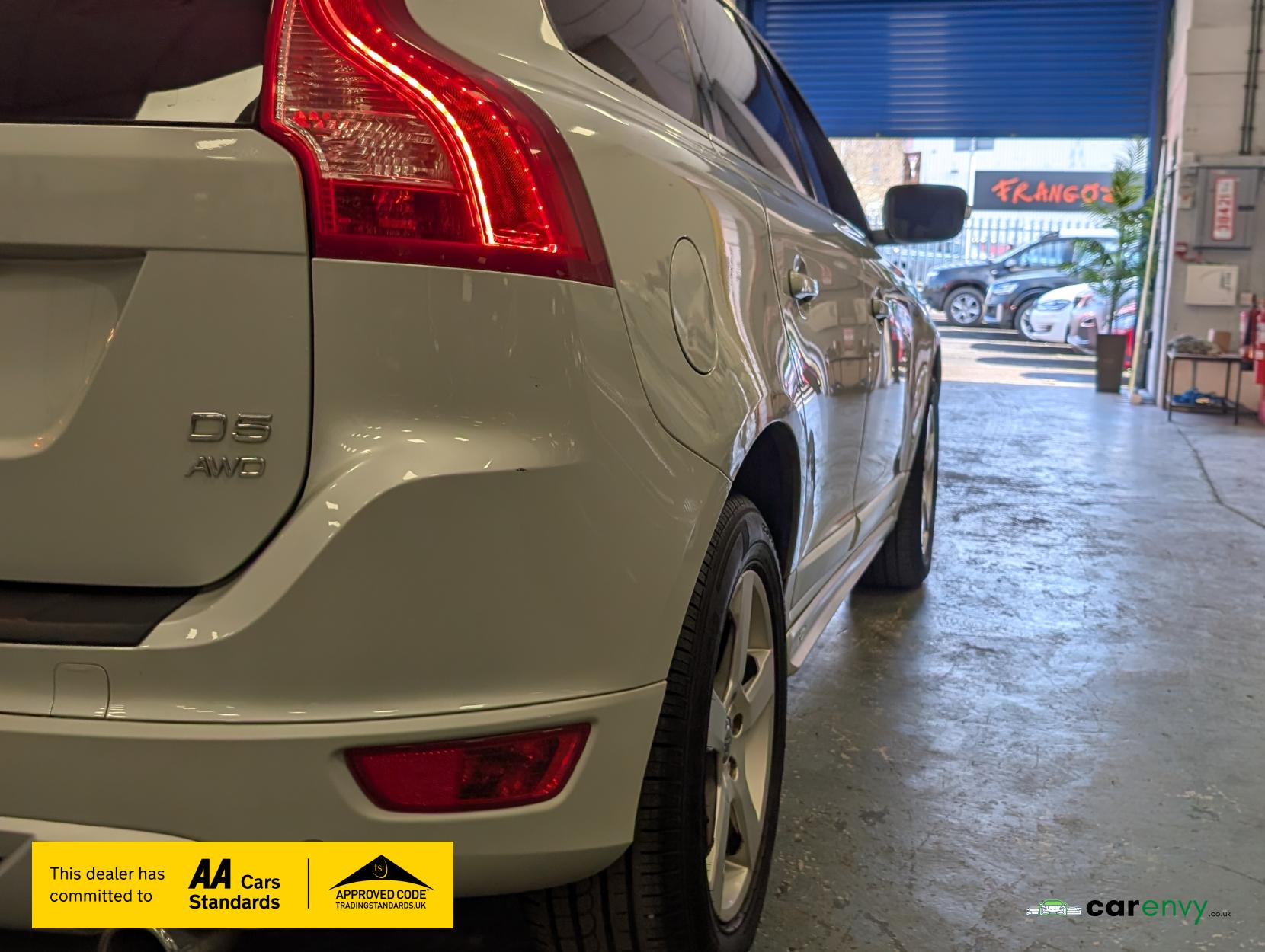 Volvo XC60 2.4 D5 R-Design Nav SUV 5dr Diesel Geartronic AWD Euro 5 (215 ps)