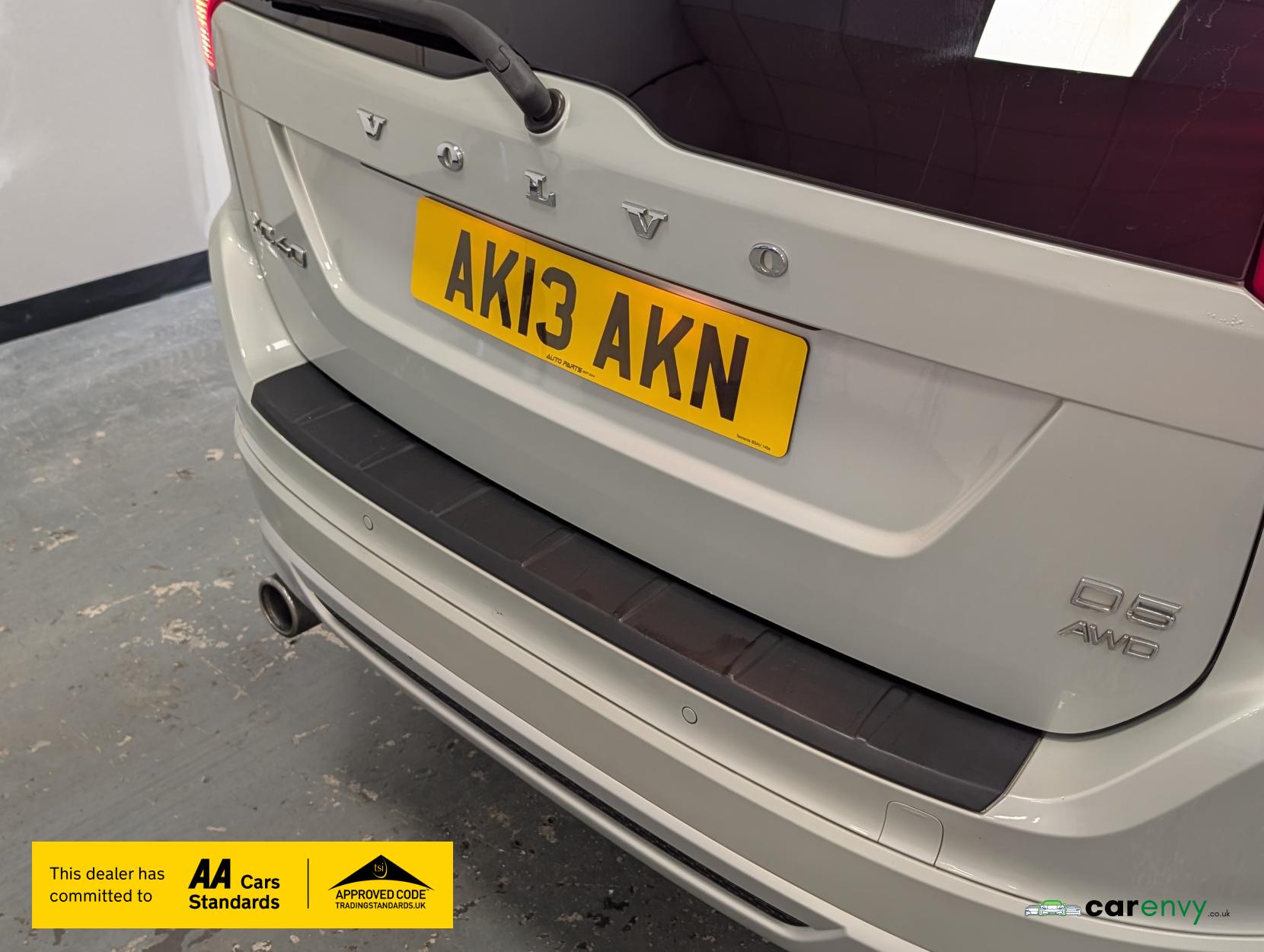 Volvo XC60 2.4 D5 R-Design Nav SUV 5dr Diesel Geartronic AWD Euro 5 (215 ps)