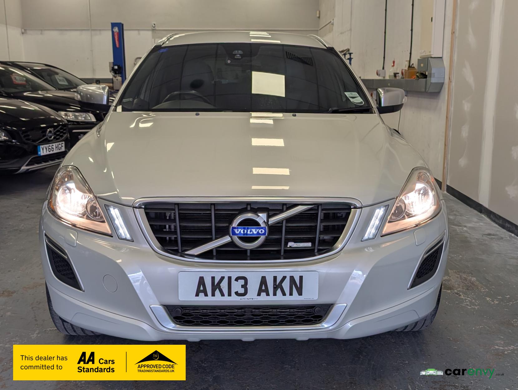 Volvo XC60 2.4 D5 R-Design Nav SUV 5dr Diesel Geartronic AWD Euro 5 (215 ps)