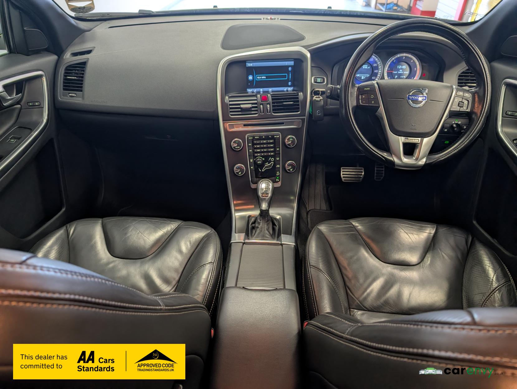 Volvo XC60 2.4 D5 R-Design Nav SUV 5dr Diesel Geartronic AWD Euro 5 (215 ps)