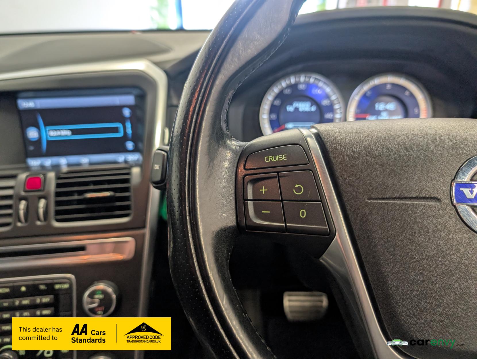 Volvo XC60 2.4 D5 R-Design Nav SUV 5dr Diesel Geartronic AWD Euro 5 (215 ps)