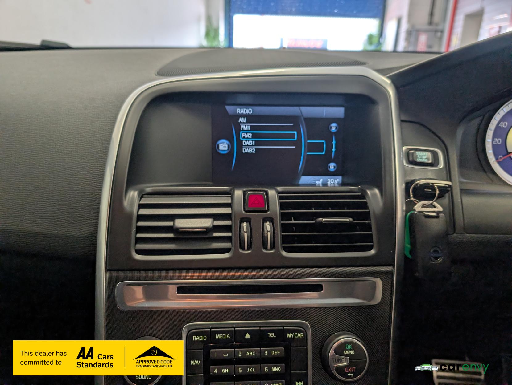 Volvo XC60 2.4 D5 R-Design Nav SUV 5dr Diesel Geartronic AWD Euro 5 (215 ps)