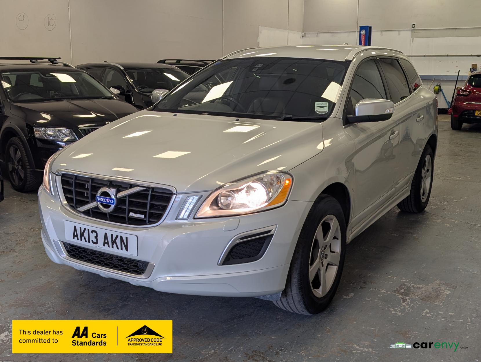 Volvo XC60 2.4 D5 R-Design Nav SUV 5dr Diesel Geartronic AWD Euro 5 (215 ps)